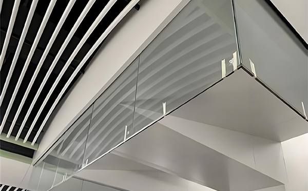 沙坡头玻璃挡烟垂壁