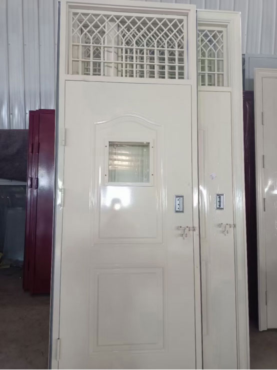 沙坡头学校教室门 沙坡头学校教室门