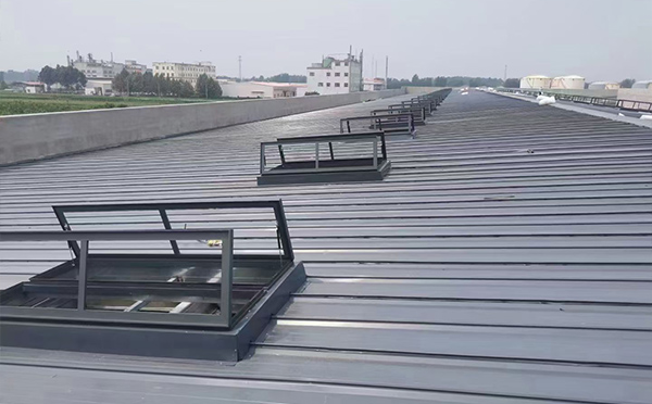 某中学室内体育馆沙坡头排烟窗改造项目