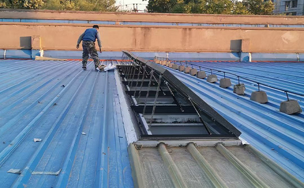 某区域性物流仓储中心沙坡头排烟窗系统安装项目