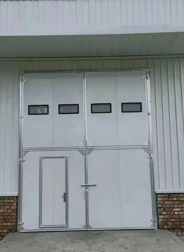 沙坡头工业门在设备装配车间出入口的实施记录